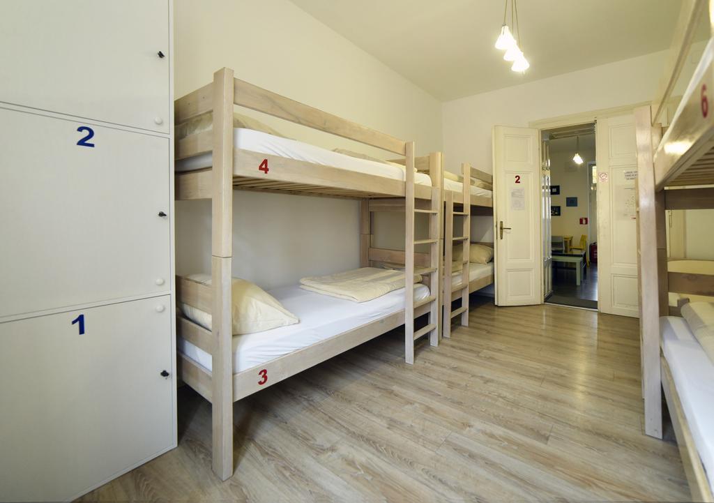 Hostel Temza Zagreb Buitenkant foto